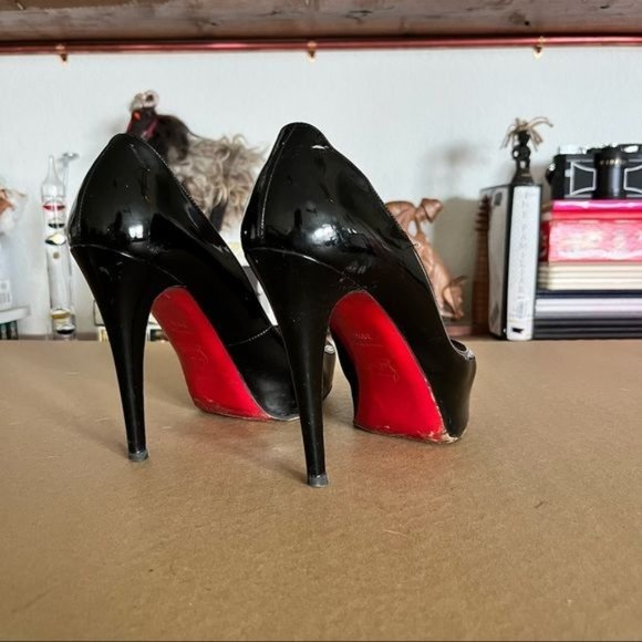 Christian Louboutin Very Privé Peep-Toe Patent Leather Pumps - Picture 1 of 10